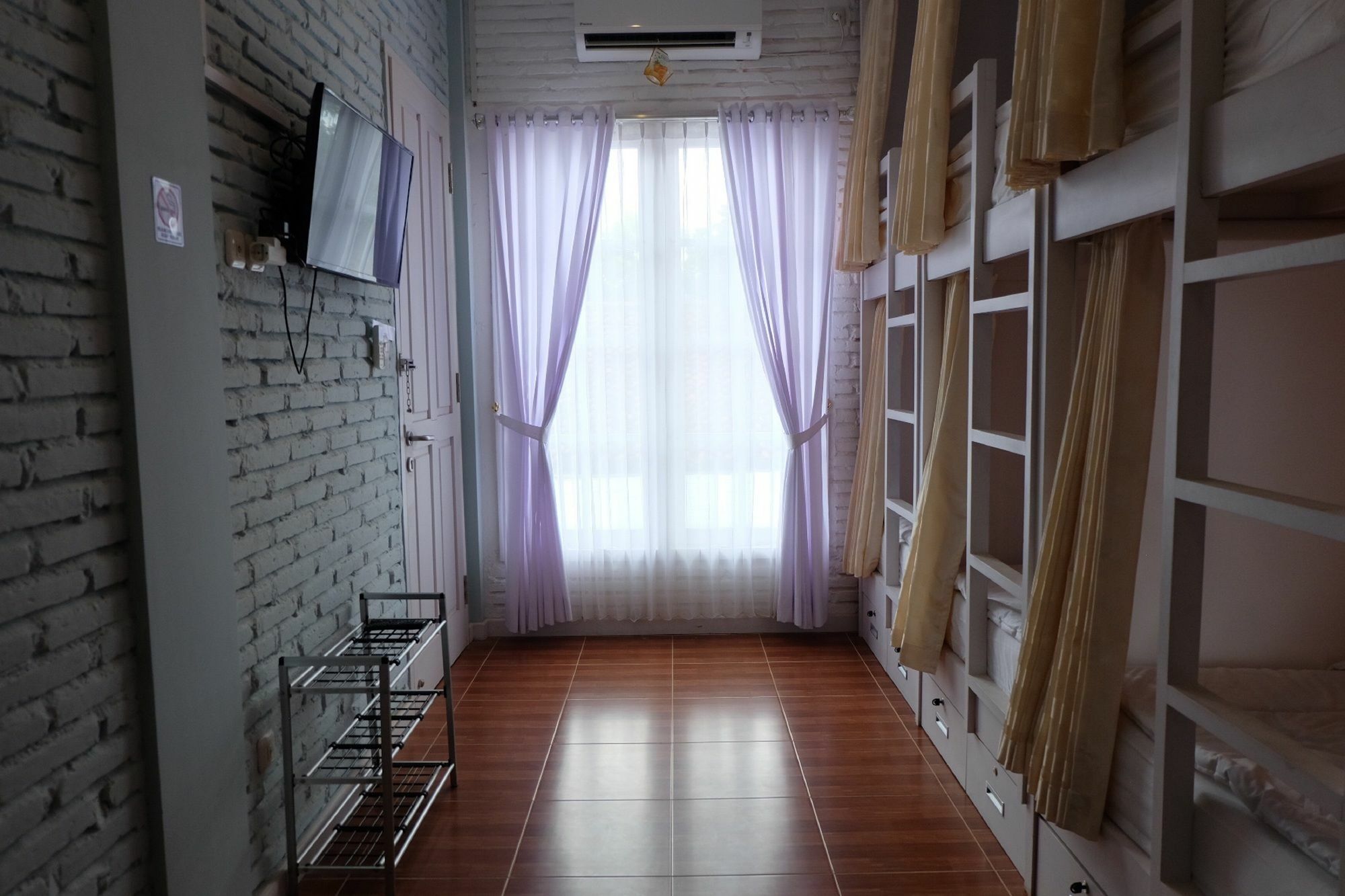 Готель Capital O 92559 Sweet Peach House Montongbuwoh Екстер'єр фото